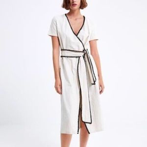 Zara Small off-white dress with top stitching